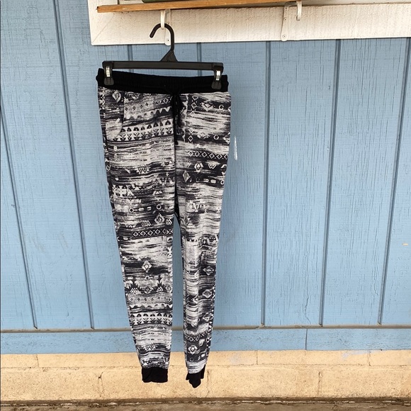 Full Tilt Gray and Black Legging Sweats - Picture 1 of 5